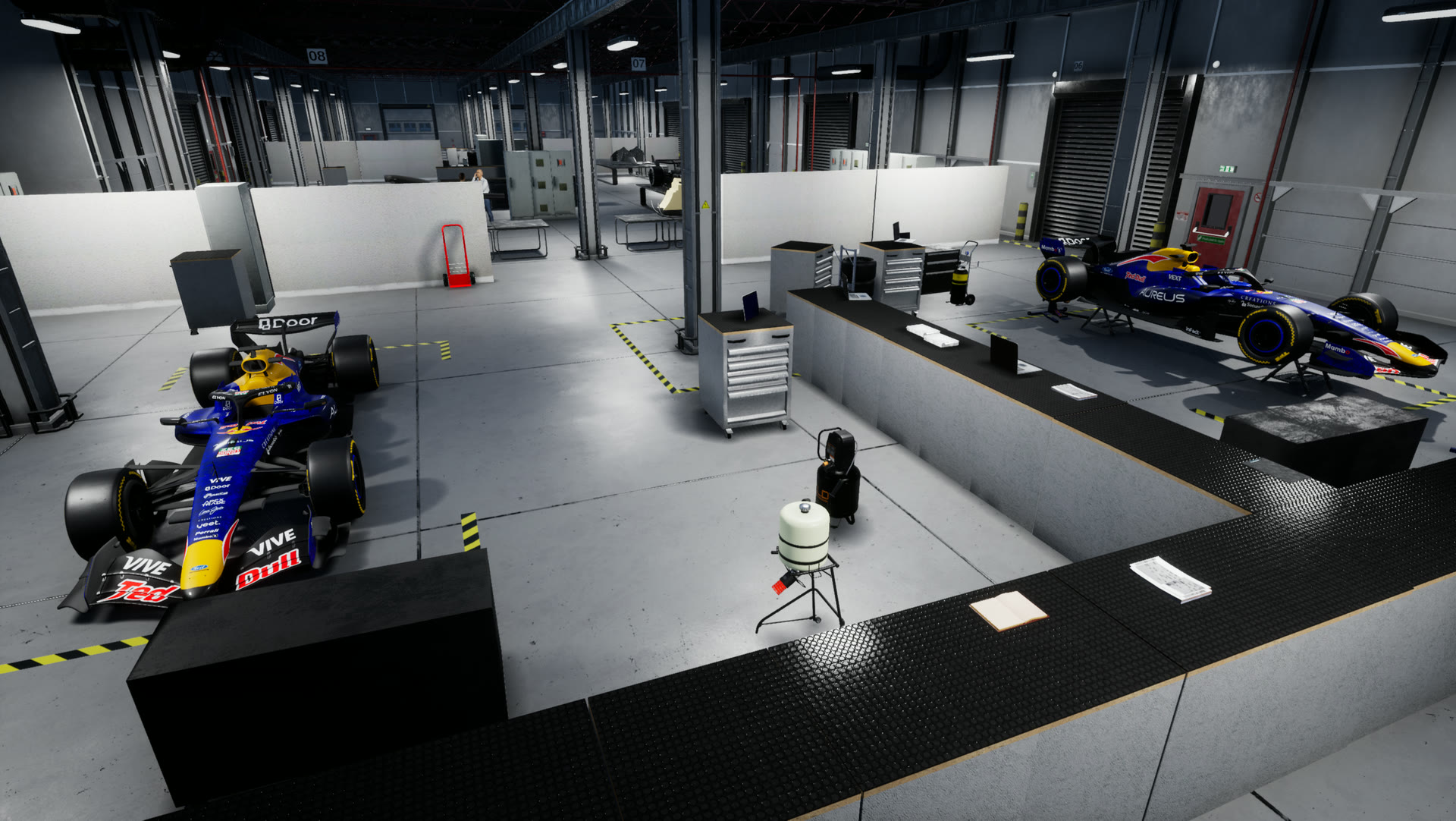 Panoramica del garage con entrambe le vetture
